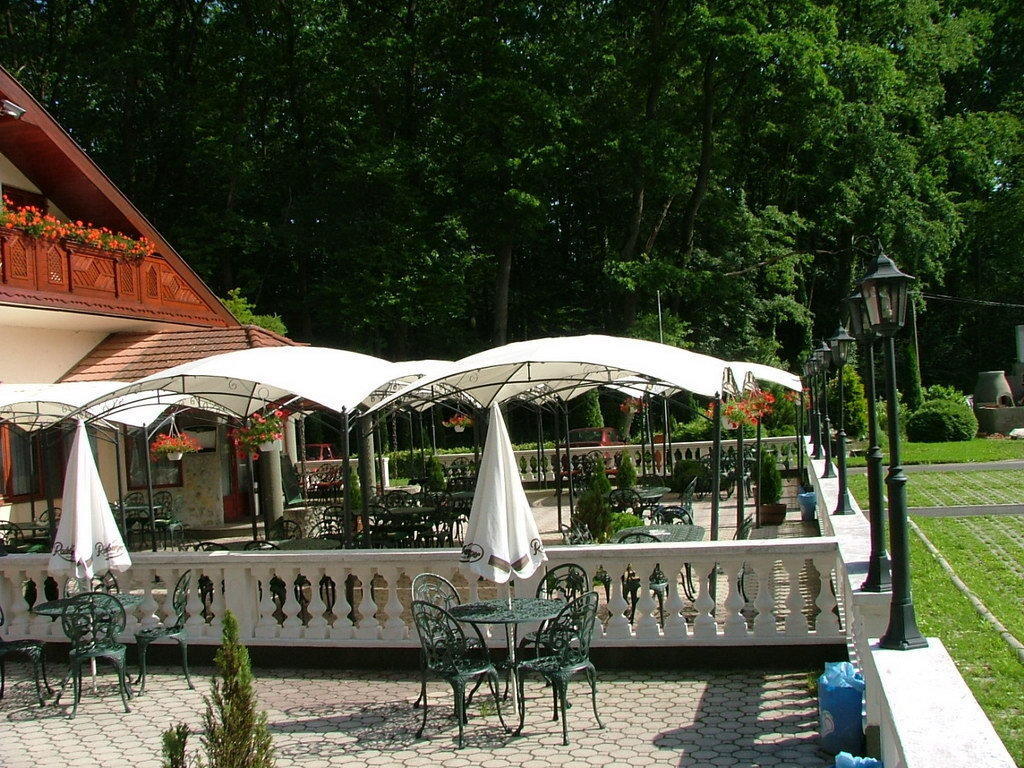 Hotel Erdogyongye Etterem Es Panzio Zalaegerszeg Exterior foto